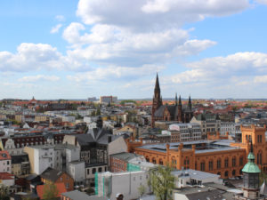 Den besten Ausblick über den Dächern der Stadt genießt man vom Turm des Schweriner Doms.