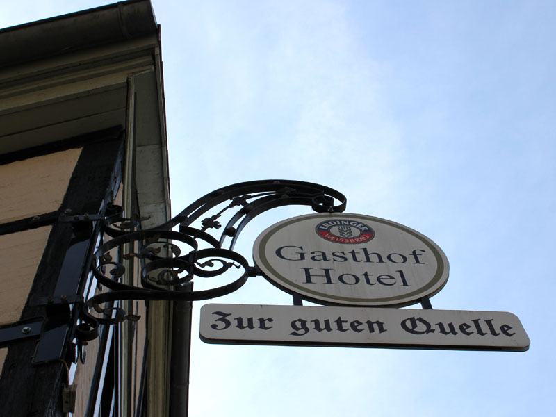 Wer in Schwerin ein authentisches Mecklenburger Restaurant sucht, ist im Haus „Zur guten Quelle“ in der Schusterstraße 12 genau richtig.