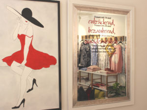 Markenzeichen der Boutique Anziehend in der Buschstraße ist das rote Kleid.