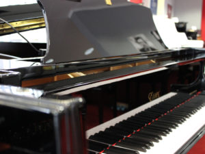 In eleganter Atmosphäre bietet das Pianohaus Kunze in Schwerin die Möglichkeit an, ein Traumpiano zu finden. Alle Instrumente können ausprobiert werden.